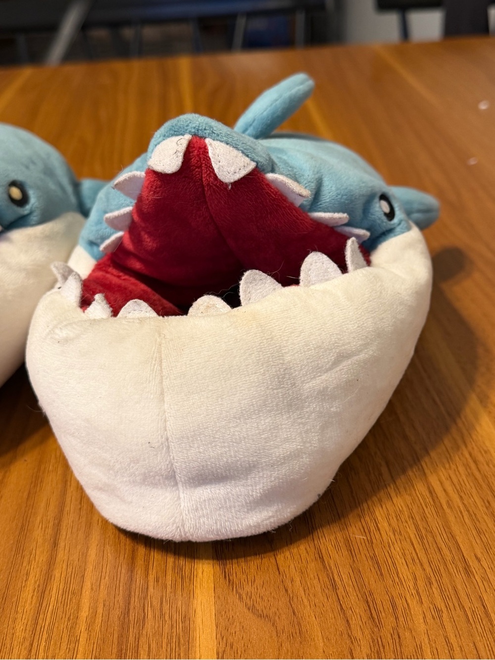 Shark slippers - Picture 3 of 4